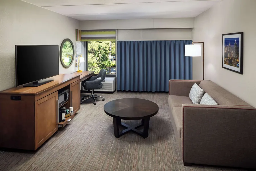 Hampton Inn Atlanta-Northlake hotel detail image 6