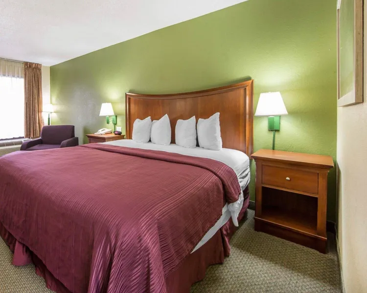 Quality Inn Merchants Drive hotel detail image 6