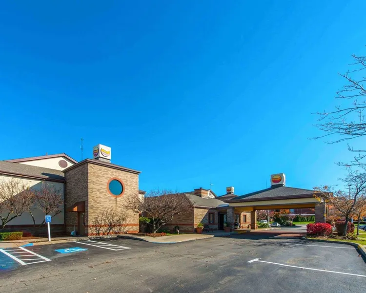 Comfort Inn & Suites Erie - Splash Lagoon Indoor Waterpark hotel detail image 2