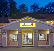 Super 8 by Wyndham Niagara Falls North hotel detail image 3