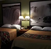 Super 8 by Wyndham Niagara Falls North hotel detail image 7