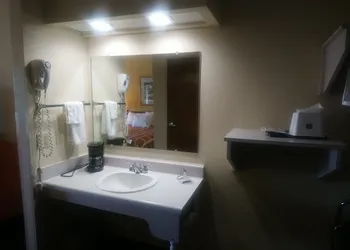Geneva Motel Inn hotel thumbnail 6