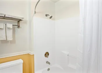 Days Inn by Wyndham Whittier Los Angeles hotel thumbnail 4