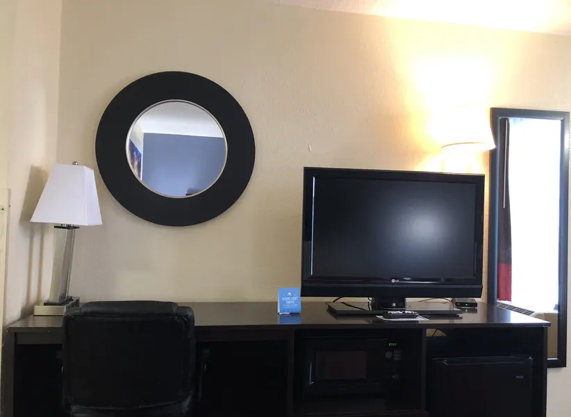 Days Inn by Wyndham Easley/Greenville/Clemson Area hotel detail image 2