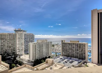 Marina Tower Waikiki hotel thumbnail 3