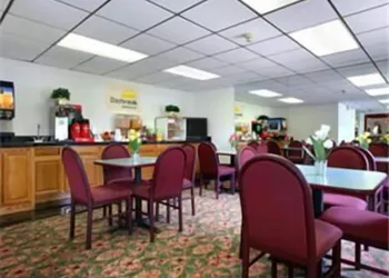 Travelodge by Wyndham Waukegan Gurnee hotel thumbnail 6