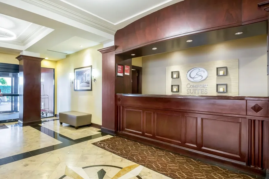 Comfort Suites at Woodbridge hotel detail image 6