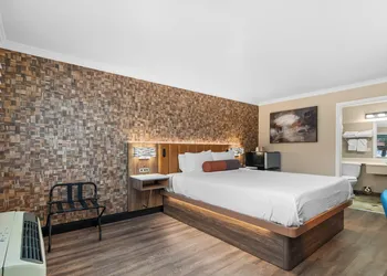 Santa Clarita Motel hotel thumbnail 8