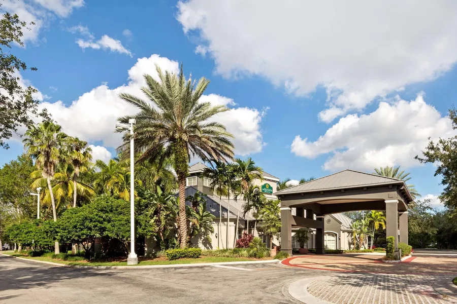 La Quinta Inn & Suites by Wyndham Ft. Lauderdale Plantation hotel detail image 2