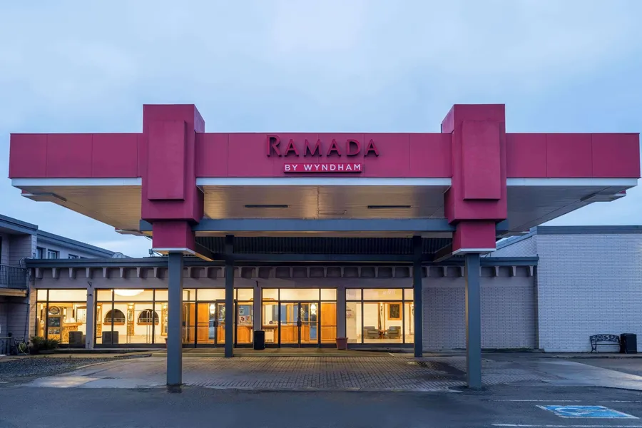 Ramada by Wyndham Thunder Bay Airlane Hotel hotel detail image 6