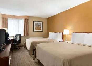 Travelodge by Wyndham Toronto East hotel thumbnail 2