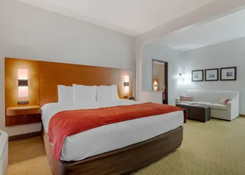 Inn at La Porte hotel thumbnail 8