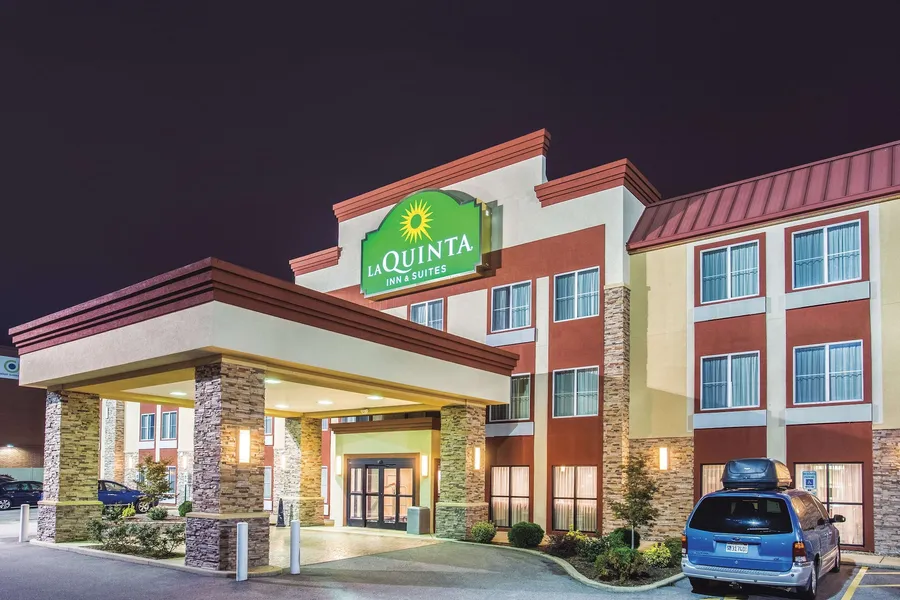 La Quinta Inn & Suites by Wyndham O'Fallon, IL - St. Louis hotel detail image 2