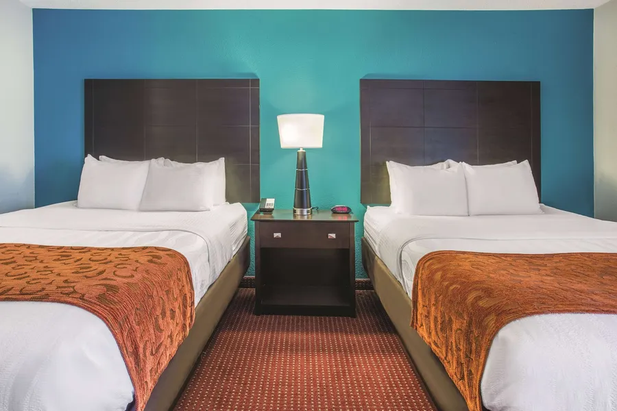 La Quinta Inn & Suites by Wyndham O'Fallon, IL - St. Louis hotel detail image 6