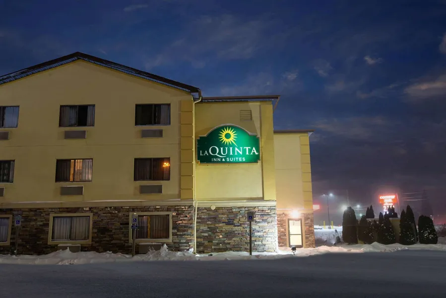 La Quinta Inn & Suites by Wyndham Erie hotel detail image 2
