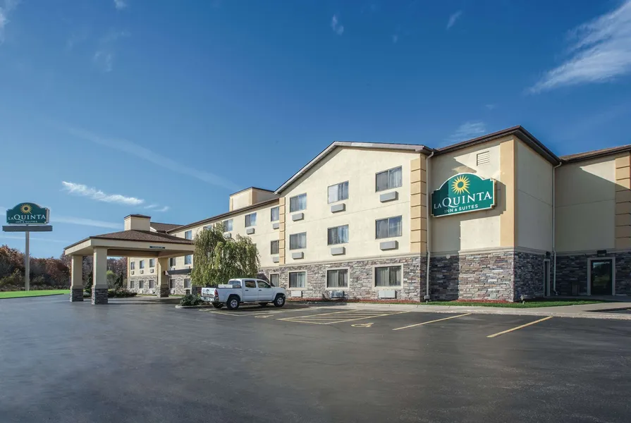 La Quinta Inn & Suites by Wyndham Erie hotel detail image 6