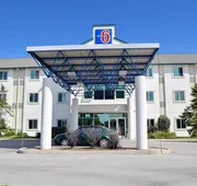 Motel 6 Whitby, ON - Toronto East hotel detail image 4
