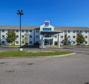 Motel 6 Whitby, ON - Toronto East hotel detail image 5