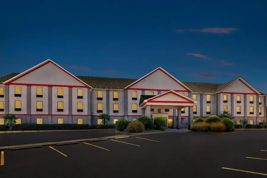 Red Roof Inn PLUS+ & Suites Atlanta Airport South hotel detail image 2