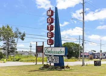 Ambassador Motel hotel thumbnail 2