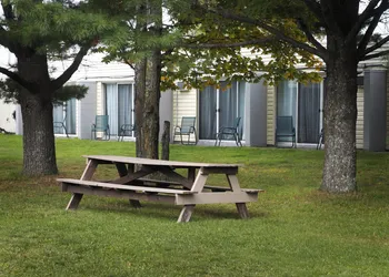 Ambassador Motel hotel thumbnail 5