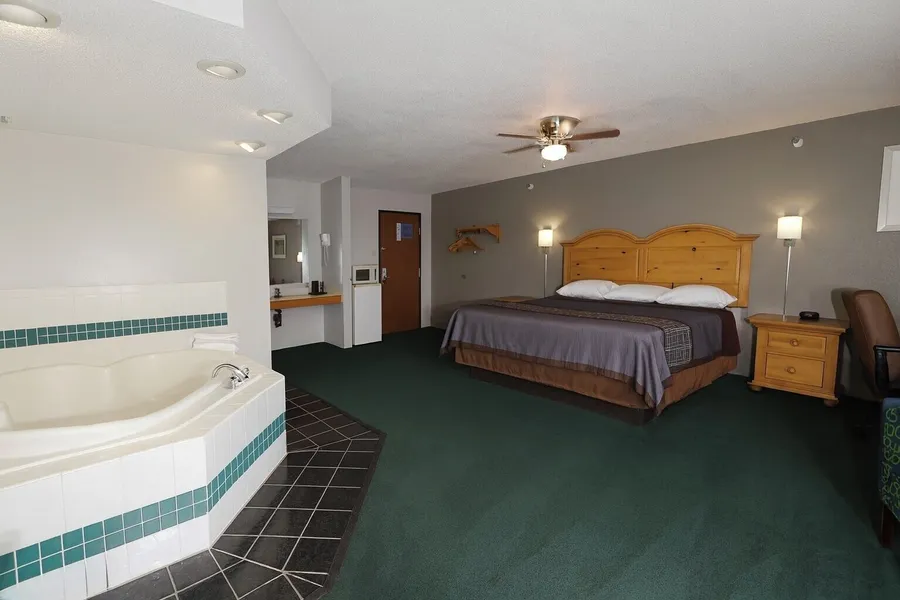 Royal Inn & Suites hotel detail image 6