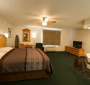 Royal Inn & Suites hotel detail image 7