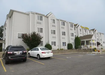 Patti's Inn & Suites hotel thumbnail 2