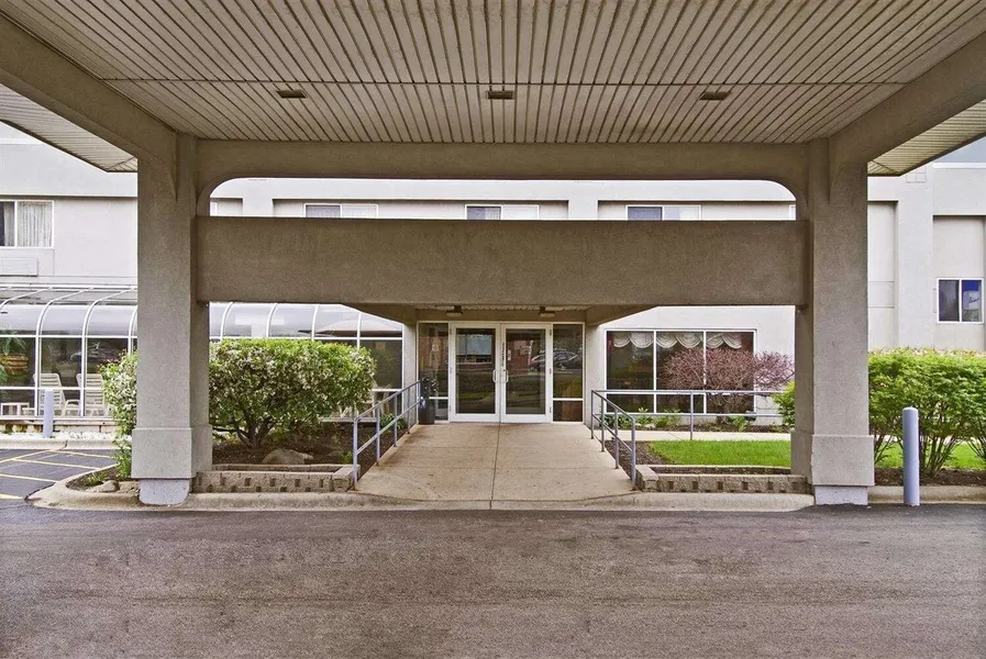 Americas Best Value Inn & Suites Waukegan Gurnee hotel detail image 2