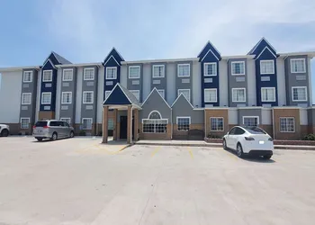 Microtel Inn & Suites By Wyndham Oklahoma City Airport hotel thumbnail 3