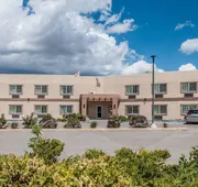 Econo Lodge Inn & Suites Santa Fe South hotel detail image 4