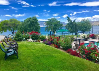 Lakeside Lodge And Suites hotel thumbnail 3
