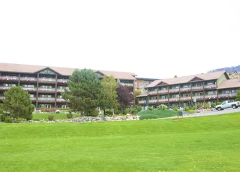 Lakeside Lodge And Suites hotel thumbnail 4