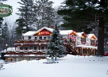 Edgewater Inn & Cottages hotel thumbnail 2