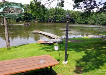 Edgewater Inn & Cottages hotel thumbnail 5