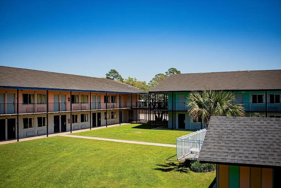 Super 8 by Wyndham Biloxi at the Beach hotel detail image 6