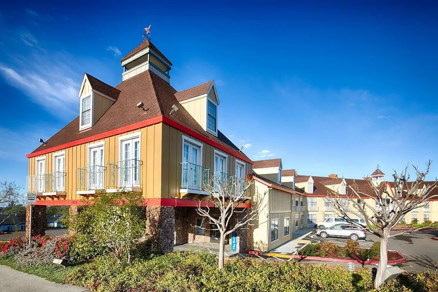 Red Lion Inn & Suites Auburn hotel detail image 2
