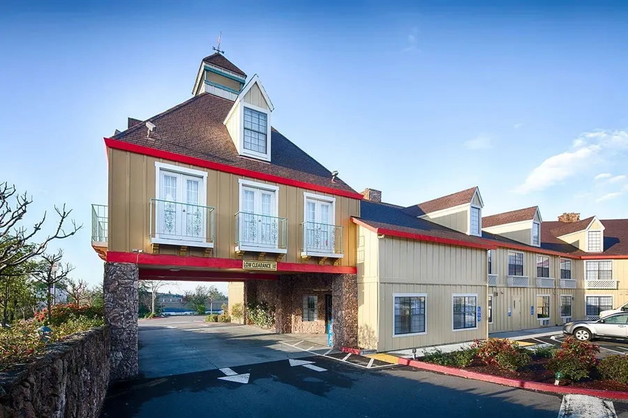 Red Lion Inn & Suites Auburn hotel detail image 6