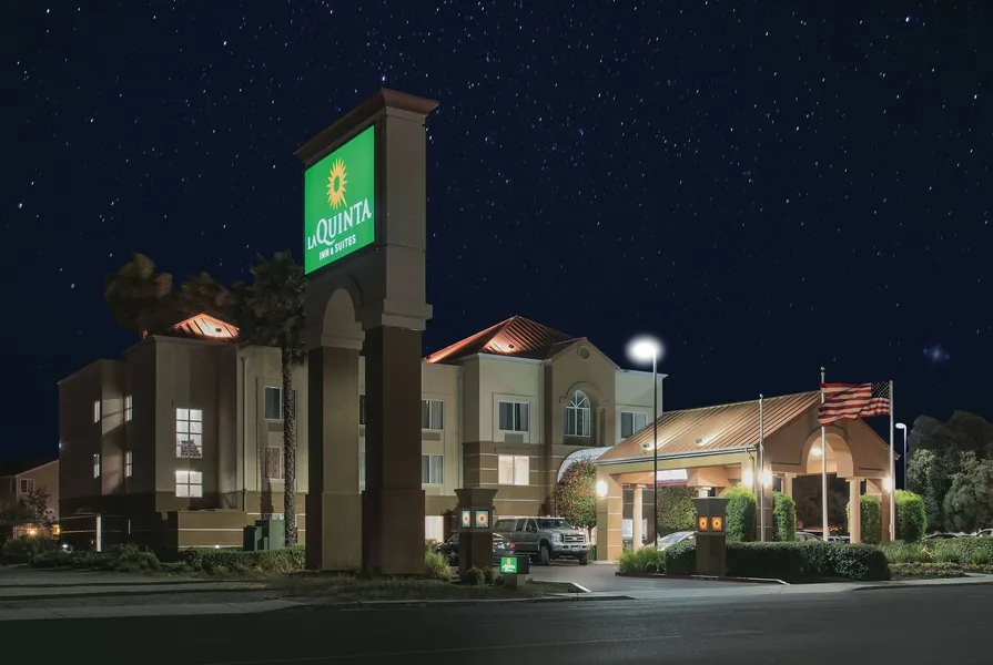 La Quinta Inn & Suites by Wyndham Fairfield - Napa Valley hotel detail image 2