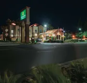 La Quinta Inn & Suites by Wyndham Fairfield - Napa Valley hotel detail image 3