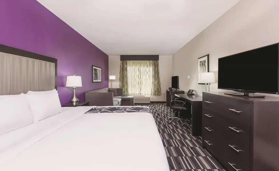 La Quinta Inn & Suites by Wyndham Fairfield - Napa Valley hotel detail image 6