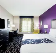 La Quinta Inn & Suites by Wyndham Fairfield - Napa Valley hotel detail image 7