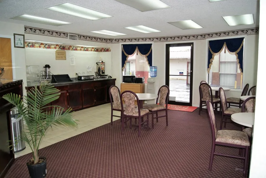 Red Carpet Inn hotel detail image 6