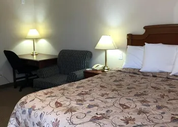Royal Napanee Inn hotel thumbnail 4