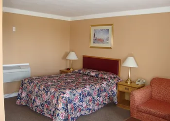 Royal Napanee Inn hotel thumbnail 5