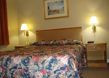 Royal Napanee Inn hotel thumbnail 6