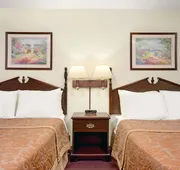 Super 8 by Wyndham Chaska hotel detail image 5