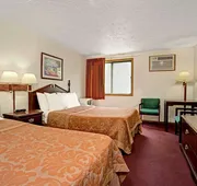 Super 8 by Wyndham Chaska hotel detail image 7