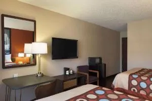 Super 8 by Wyndham Taylor/Detroit Area hotel detail image 2