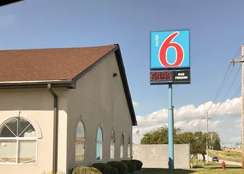 Motel 6 Omaha NE - IAT West hotel thumbnail 3